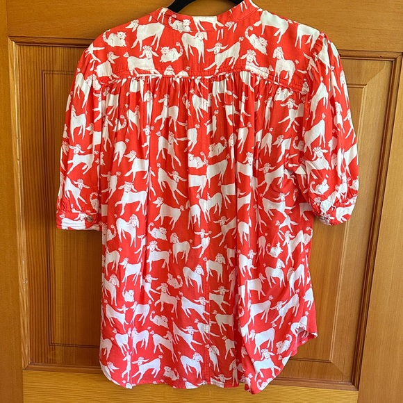 Anthropologie coral patterned blouse with dogs and cats - size small - Picture 4 of 4